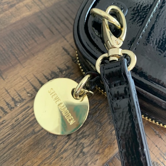 Steve Madden Black Patent crossbody/wristlet - Picture 8 of 10